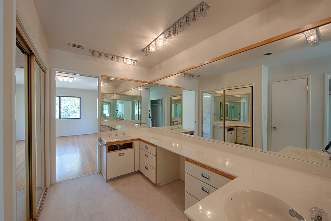 Bathroom 5 picture - 524 Gerona Rd, Stanford 94305