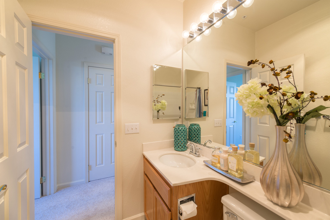 Bathroom 2 (B) picture - 2111 Hastings Shore Ln, Redwood Shores 94065