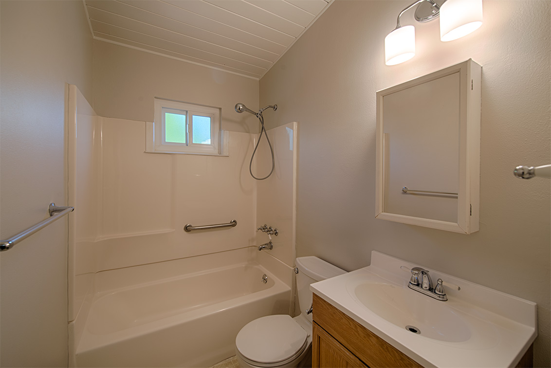 Bathroom (A) Picture - 1304 Hill Ave, Menlo Park 94025 Bathroom (A) picture - 1304 Hill Ave, Menlo Park 94025