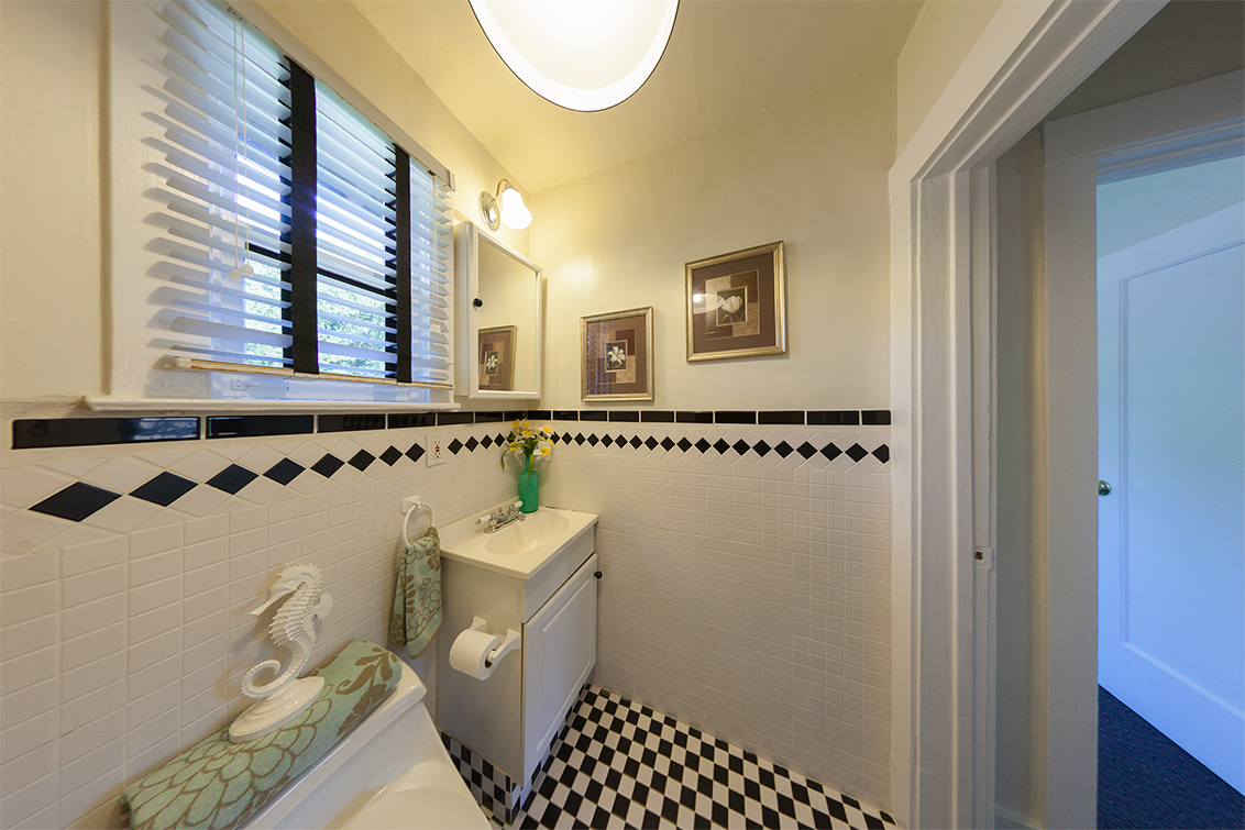 Upstairs Bathroom picture - 1321 Hopkins Ave, Palo Alto 94301