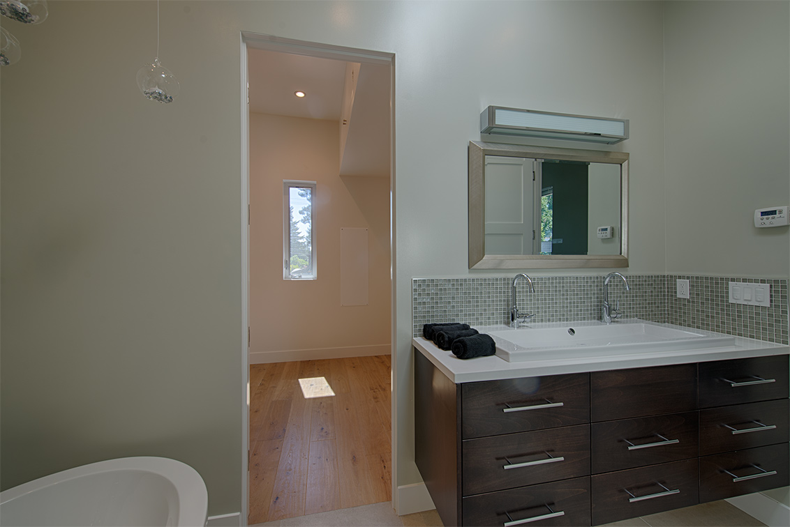 Master Bath (C) Picture - 462 Pettis Ave, Mountain View 94041 Master Bath (C) picture - 462 Pettis Ave, Mountain View 94041