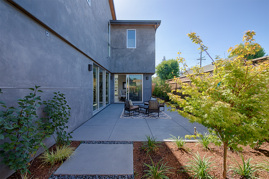 Side Yard (B) Picture - 462 Pettis Ave, Mountain View 94041 Side Yard (B) picture - 462 Pettis Ave, Mountain View 94041