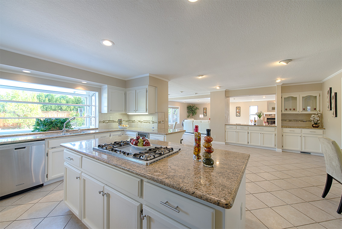 Kitchen Eating Area (A) picture - 22149 Rae Ln, Cupertino 95014