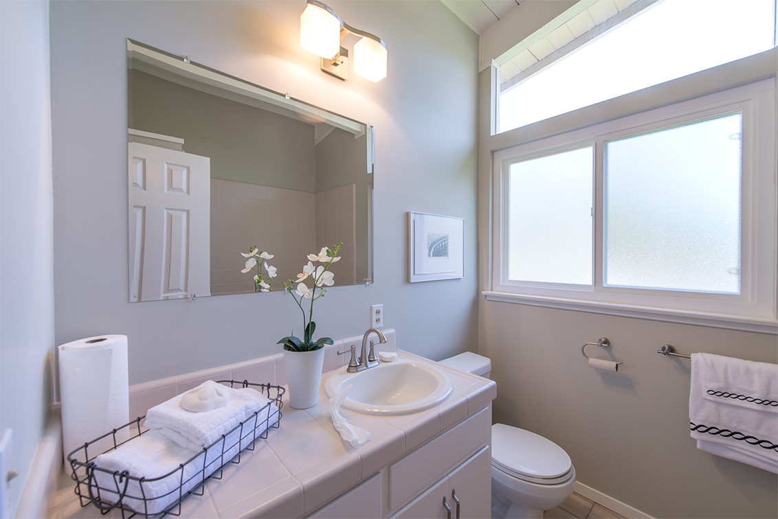 Bathroom 2 (A) Picture - 3815 Ross Rd, Palo Alto 94303 Bathroom 2 (A) picture - 3815 Ross Rd, Palo Alto 94303