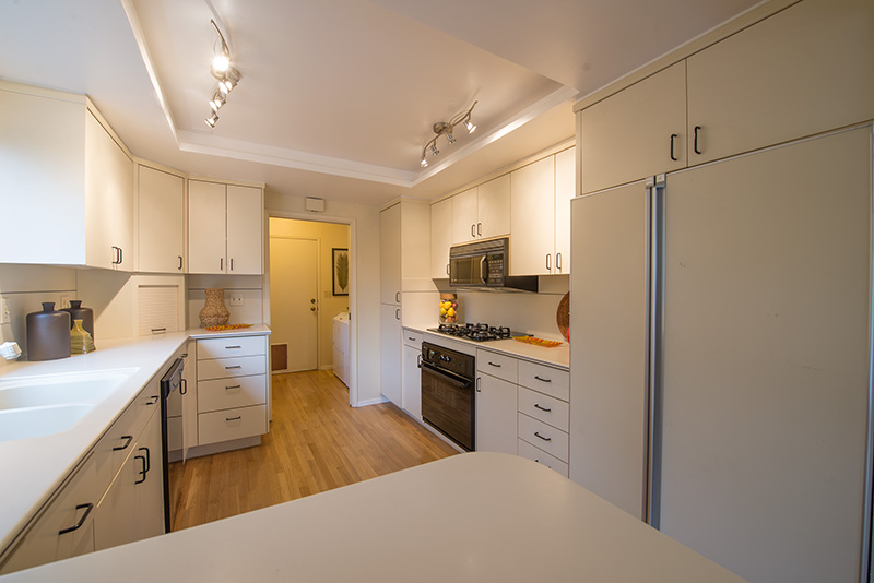 Kitchen (B) picture - 1140 S California Ave, Palo Alto 94306