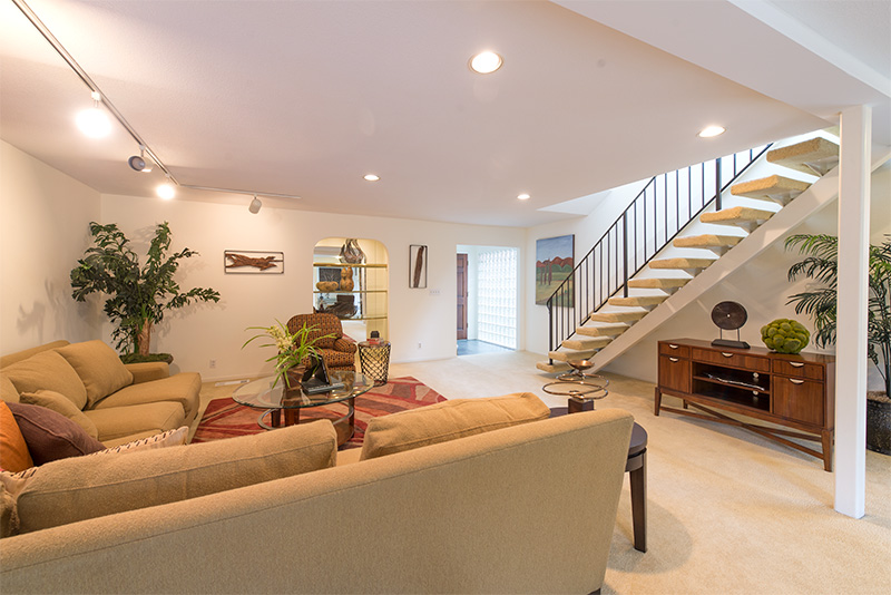 Living Room (B) picture - 1140 S California Ave, Palo Alto 94306