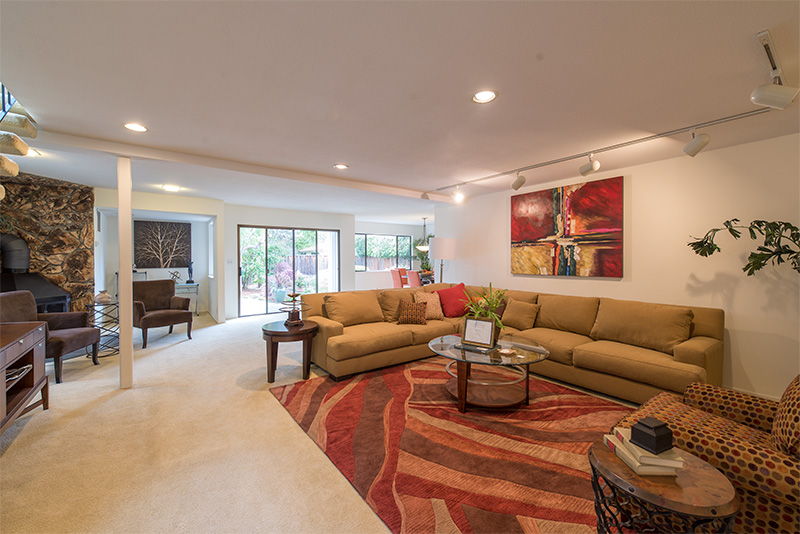Living Room (C) picture - 1140 S California Ave, Palo Alto 94306
