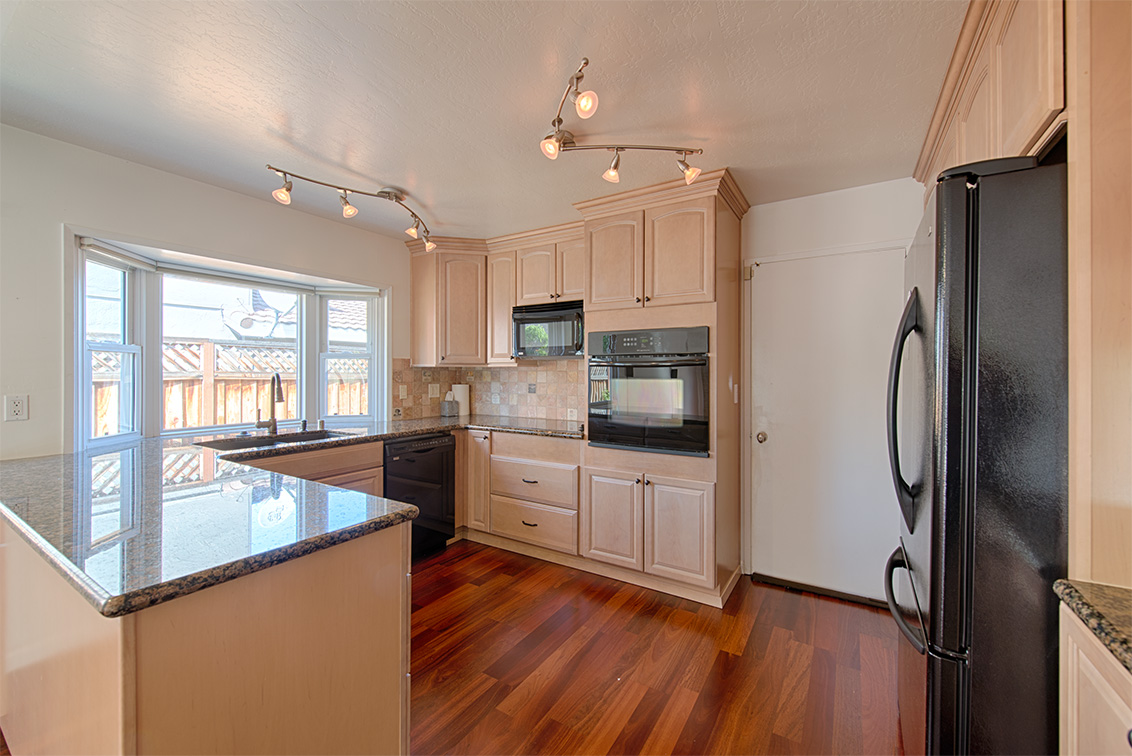 Kitchen (A) picture - 651 Spruce Dr, Sunnyvale 94086