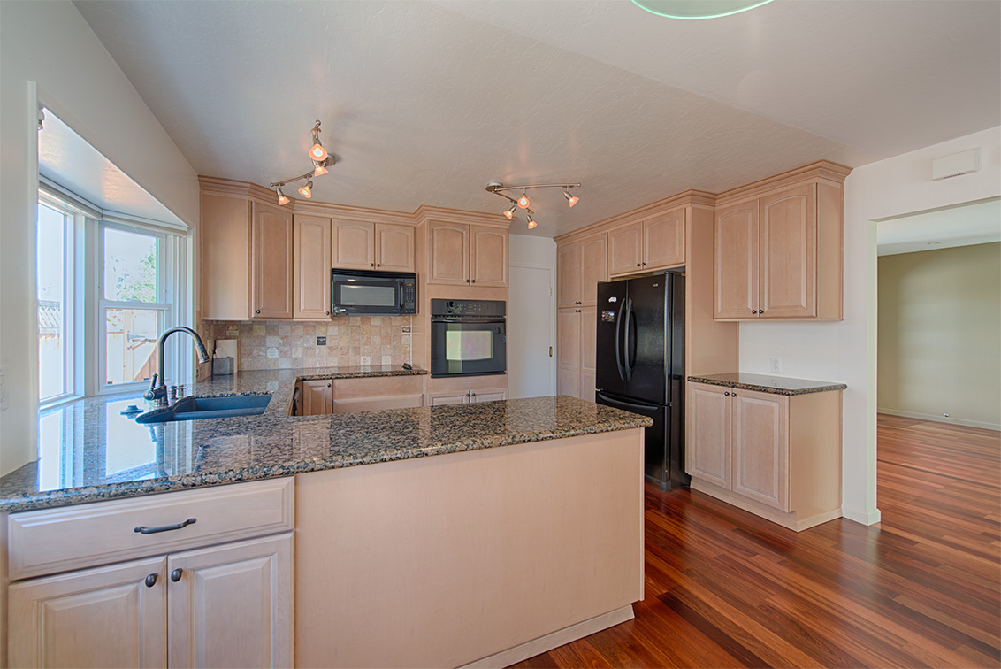 Kitchen (B) picture - 651 Spruce Dr, Sunnyvale 94086
