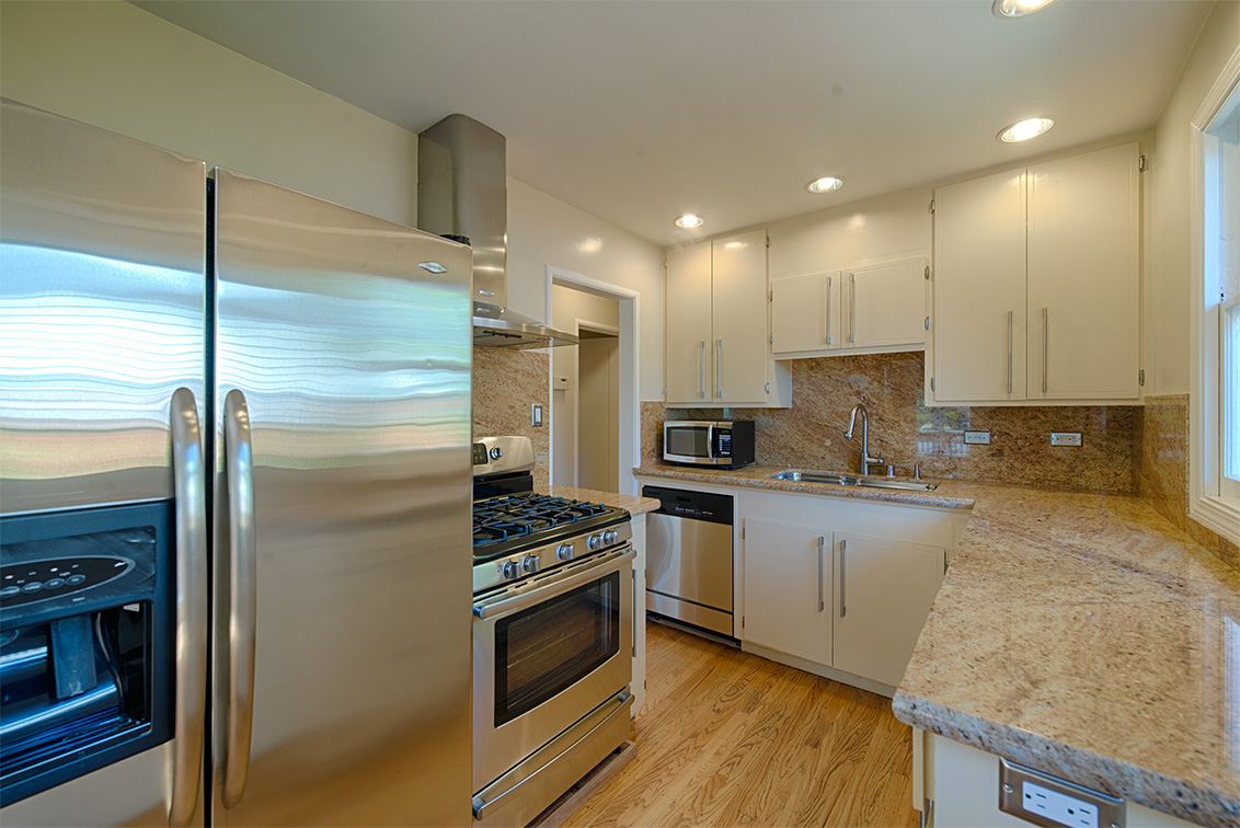 Kitchen (C) picture - 47 Walnut Ave, Atherton 94027