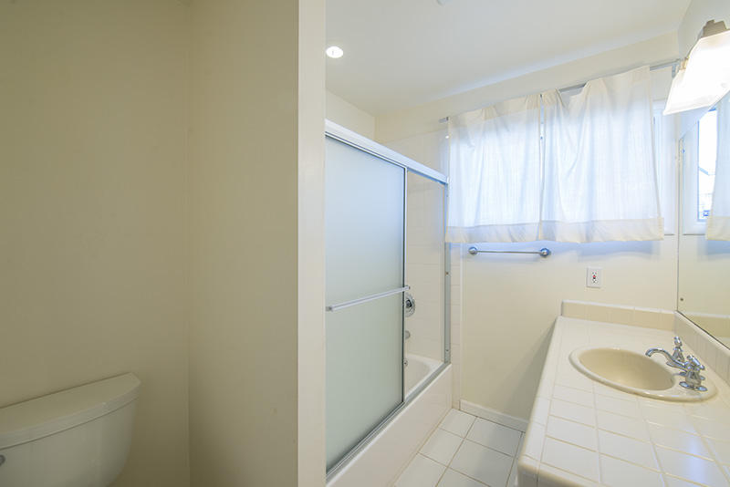 Bathroom 2 picture - 291 Walter Hays Dr, Palo Alto