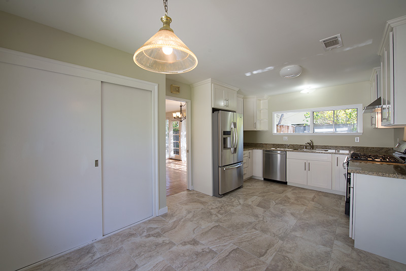 Breakfast Area Kitche picture - 291 Walter Hays Dr, Palo Alto