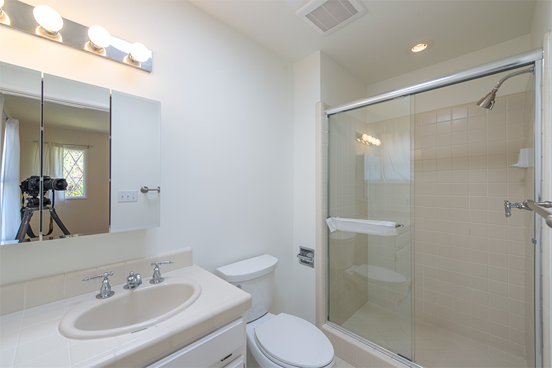 Master Bath picture - 291 Walter Hays Dr, Palo Alto