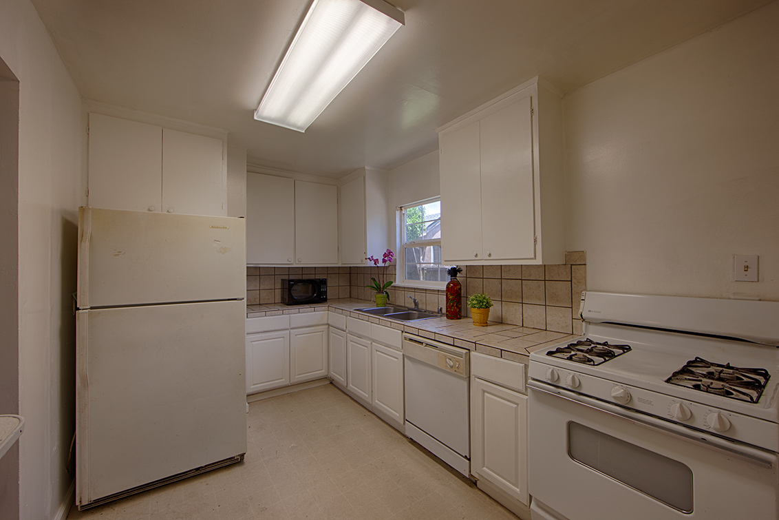 Kitchen - 2141 Euclid Ave, East Palo Alto 94303