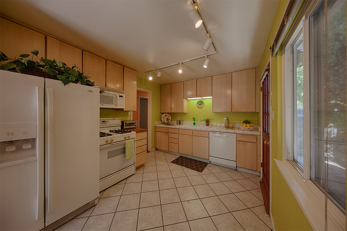 Kitchen - 3204 Greer Rd, Palo Alto 94303