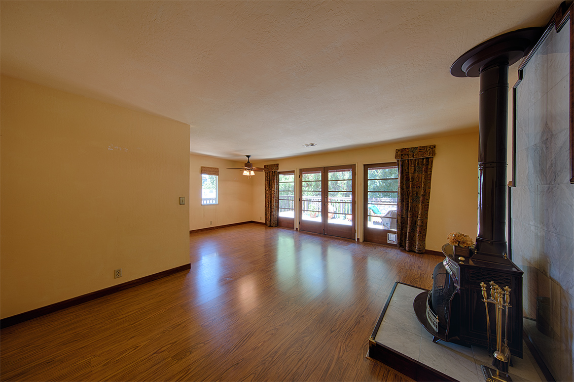 Living Room (B) picture - 423 Oak Ave #8, Redwood City 94061