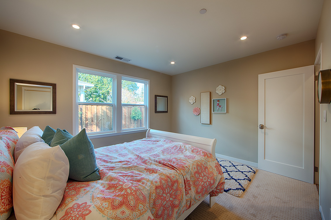 Bedroom 2 (B) picture - 240 Arlington Rd, Redwood City 94062