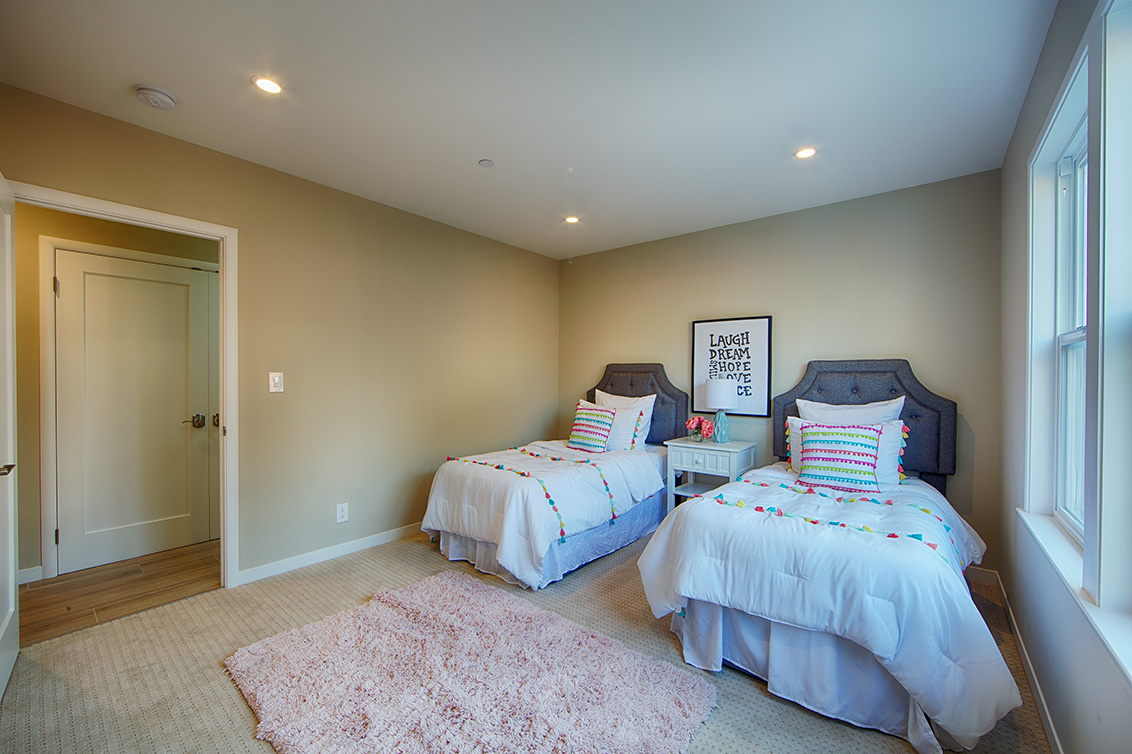 Bedroom 3 (B) picture - 240 Arlington Rd, Redwood City 94062