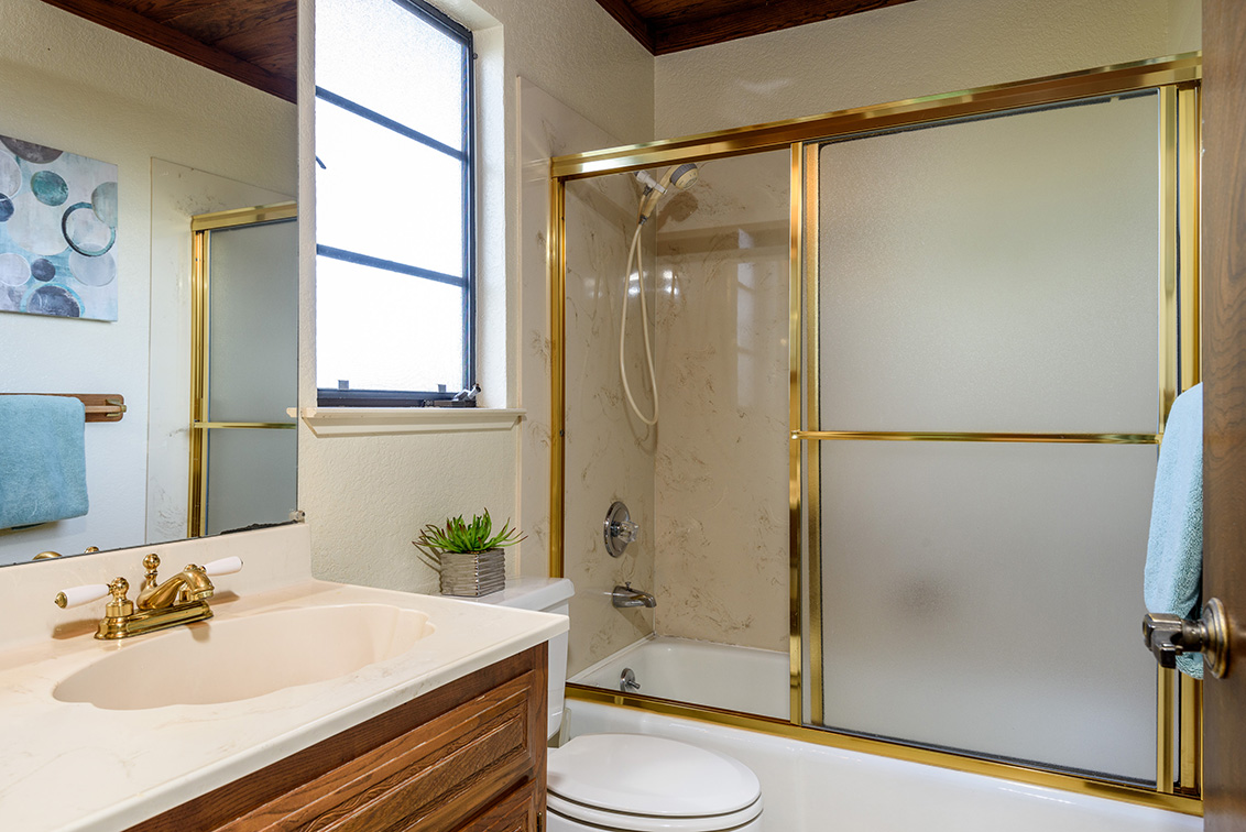 Bathroom (A) Picture - 1126 Brewster Ave, Redwood City 94062 Bathroom (A) picture - 1126 Brewster Ave, Redwood City 94062