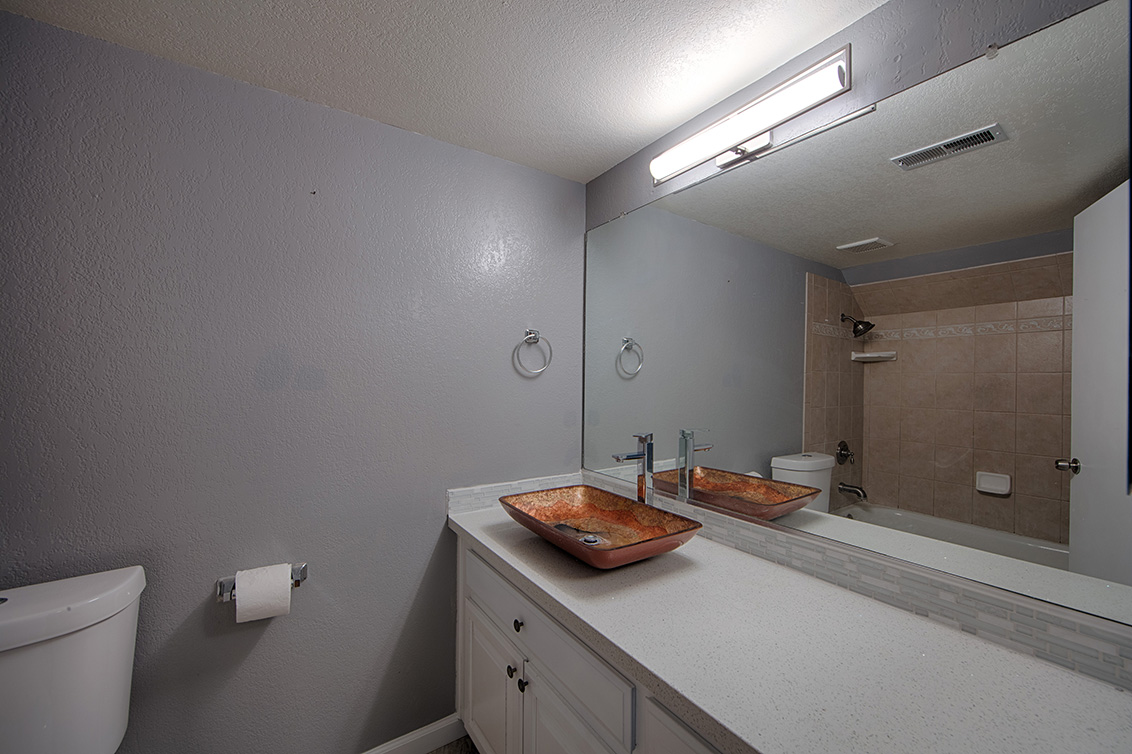 Bathroom (A) picture - 2128 Canoas Garden Ave B, San Jose 95125