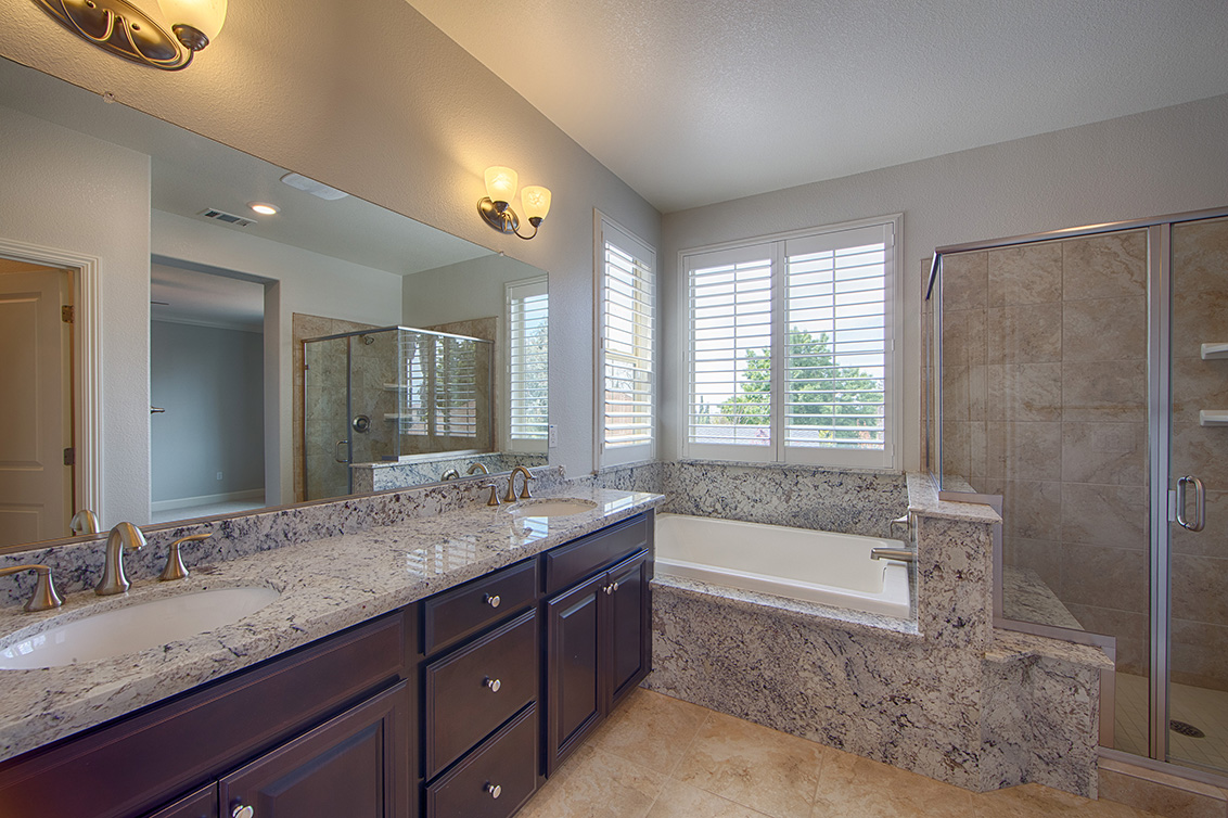 Master Bath (A) picture - 41559 Casabella Common, Fremont 94539