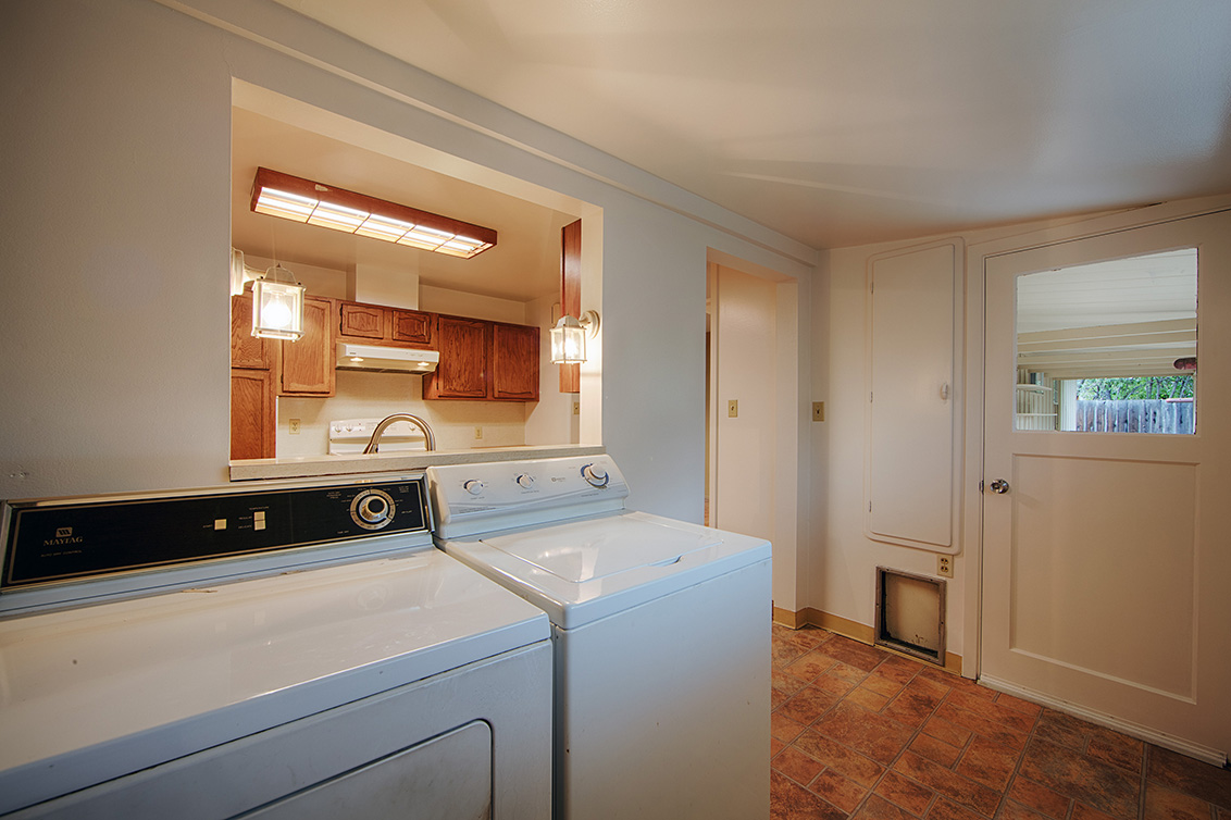Laundry (A) picture - 3111 Cowper St, Palo Alto 94306