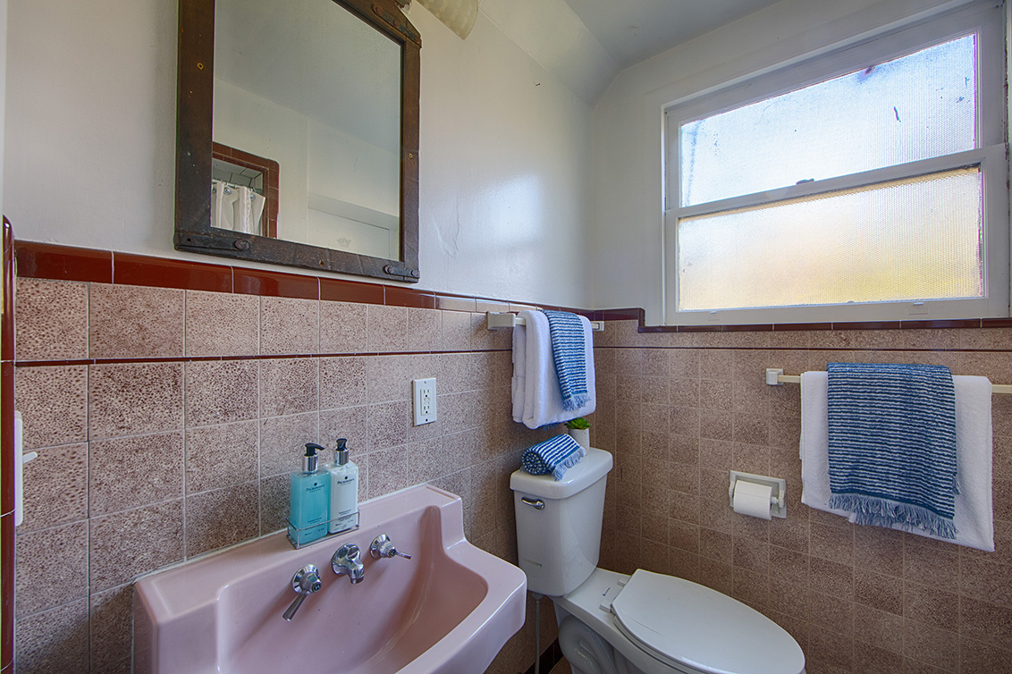 Bathroom 2 (A) picture - 1400 Edgewood Rd, Redwood City 94062