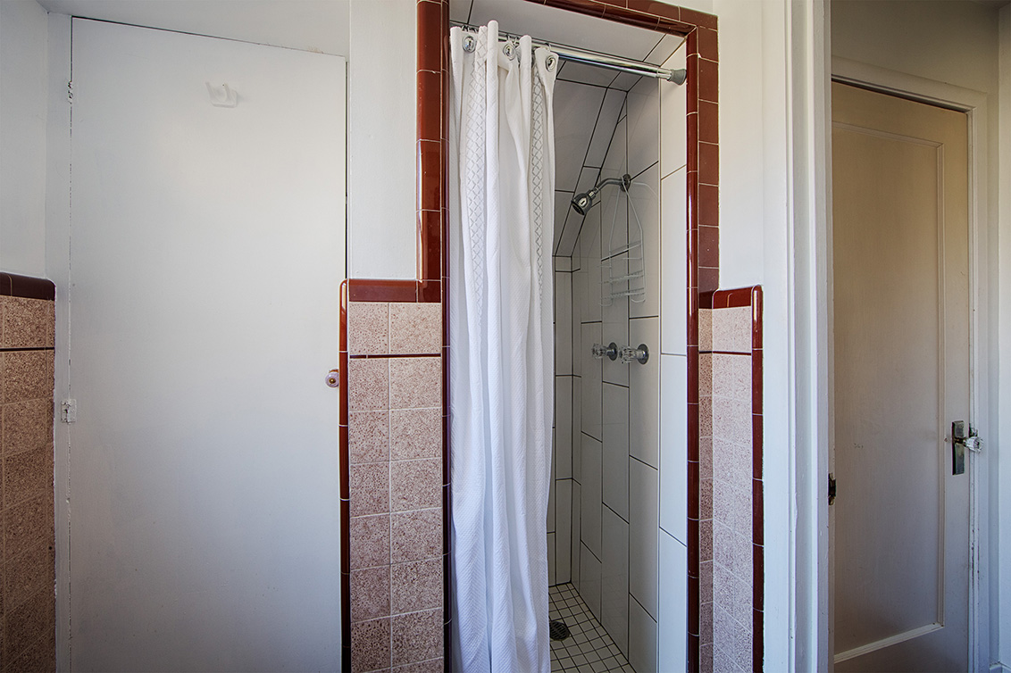 Bathroom 2 (B) picture - 1400 Edgewood Rd, Redwood City 94062