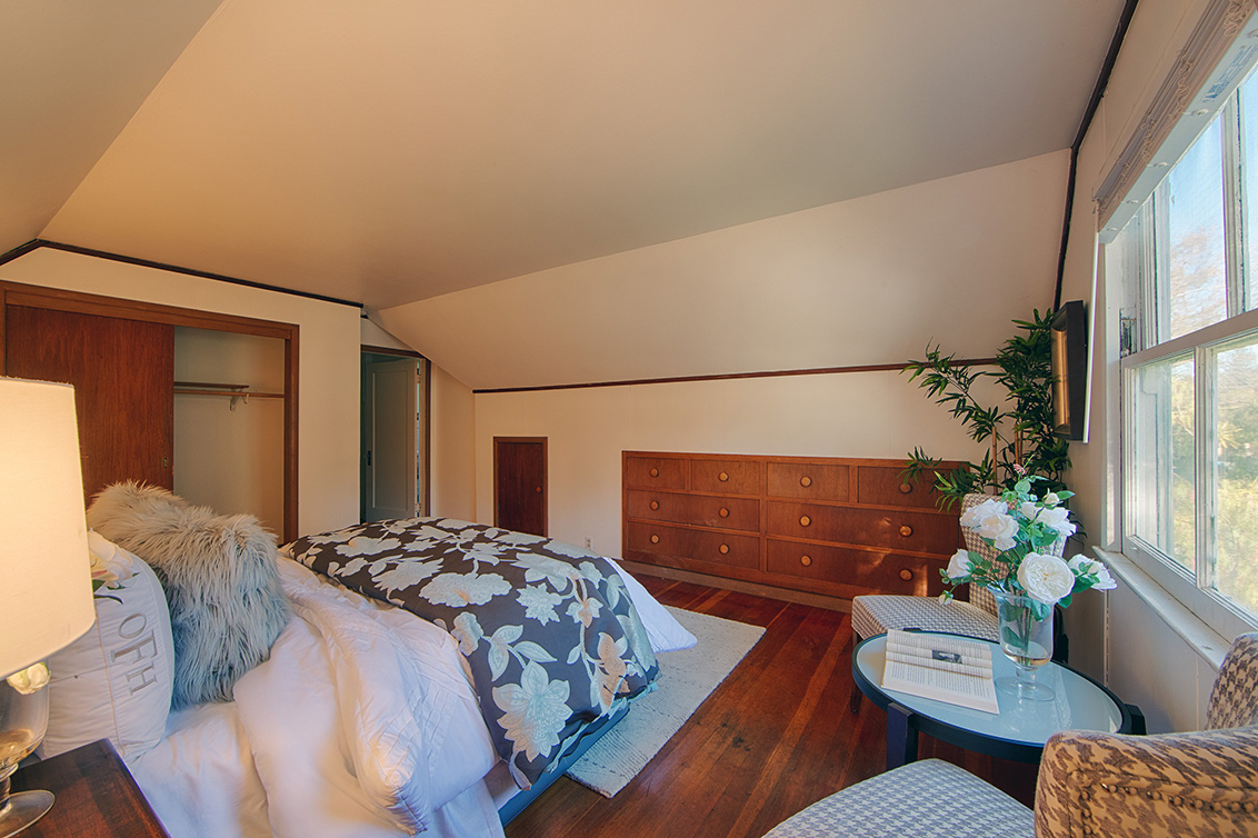 Master Bedroom (C) picture - 1400 Edgewood Rd, Redwood City 94062