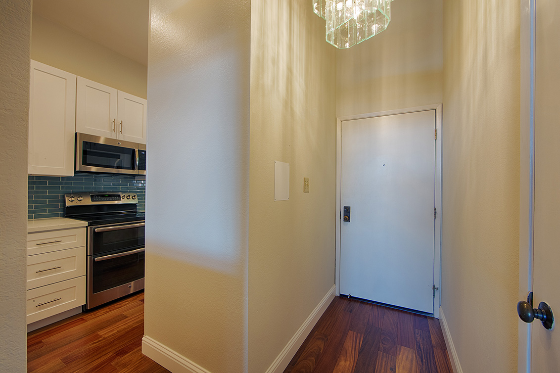 Entrance (A) picture - 2 Elm St 202, San Carlos 94070