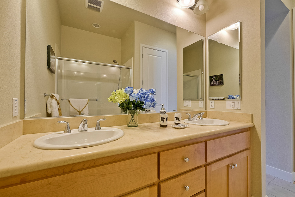 Master Bathroom (B) picture - 3732 Feather Ln, Palo Alto 94303