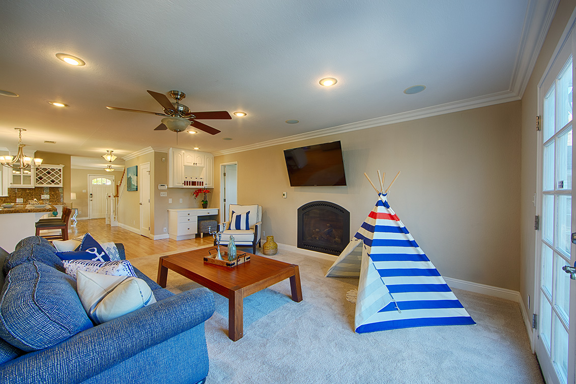 Family Room (C) Picture - 15612 Linda Ave, Los Gatos 95032 Family Room (C) picture - 15612 Linda Ave, Los Gatos 95032