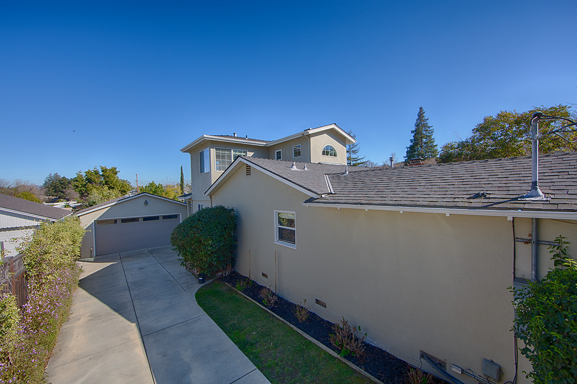 Garage (A) picture - 15612 Linda Ave, Los Gatos 95032