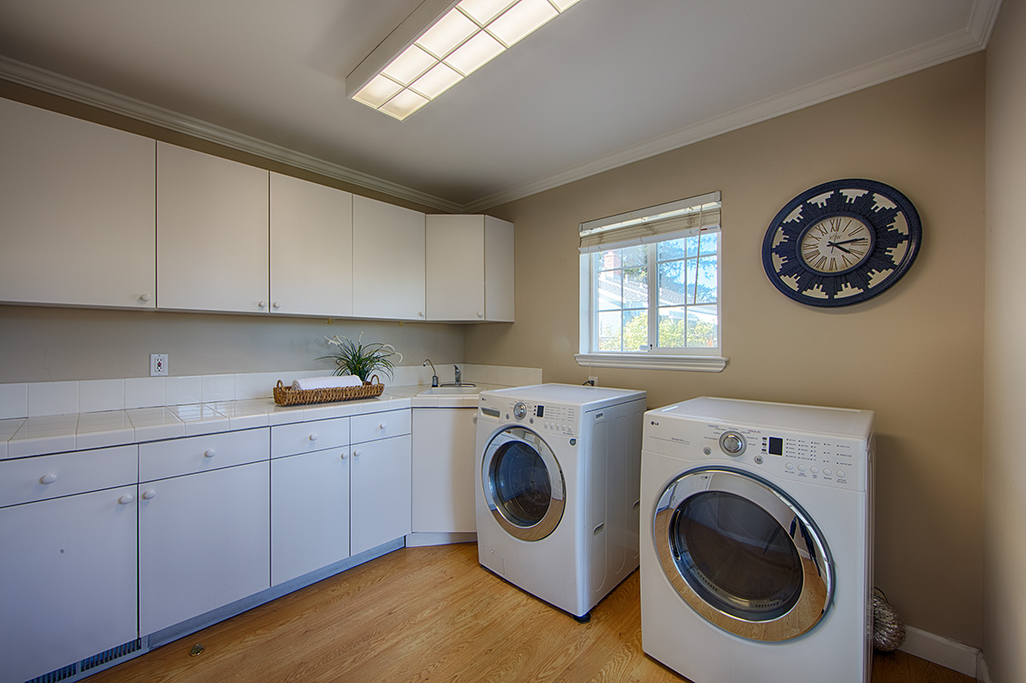 Laundry (A) Picture - 15612 Linda Ave, Los Gatos 95032 Laundry (A) picture - 15612 Linda Ave, Los Gatos 95032