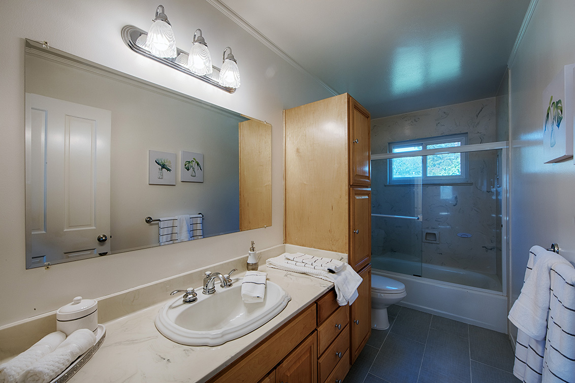 Bathroom 2 (A) Picture - 3283 Lindenoaks Dr, San Jose 95117 Bathroom 2 (A) picture - 3283 Lindenoaks Dr, San Jose 95117