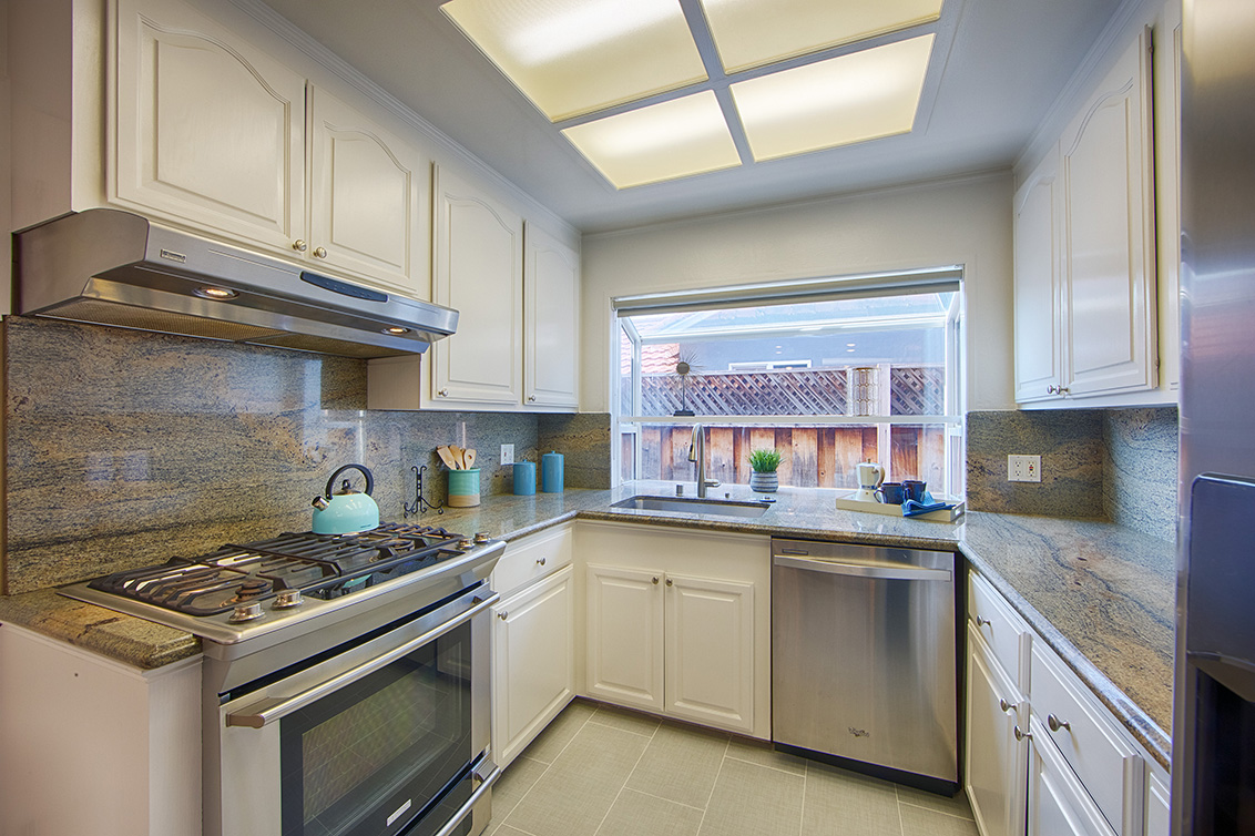 Kitchen (B) picture - 3283 Lindenoaks Dr, San Jose 95117