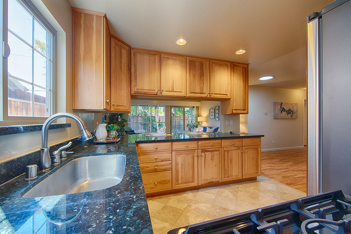 Kitchen (D) picture - 3466 Lindenoaks Dr, San Jose 95117