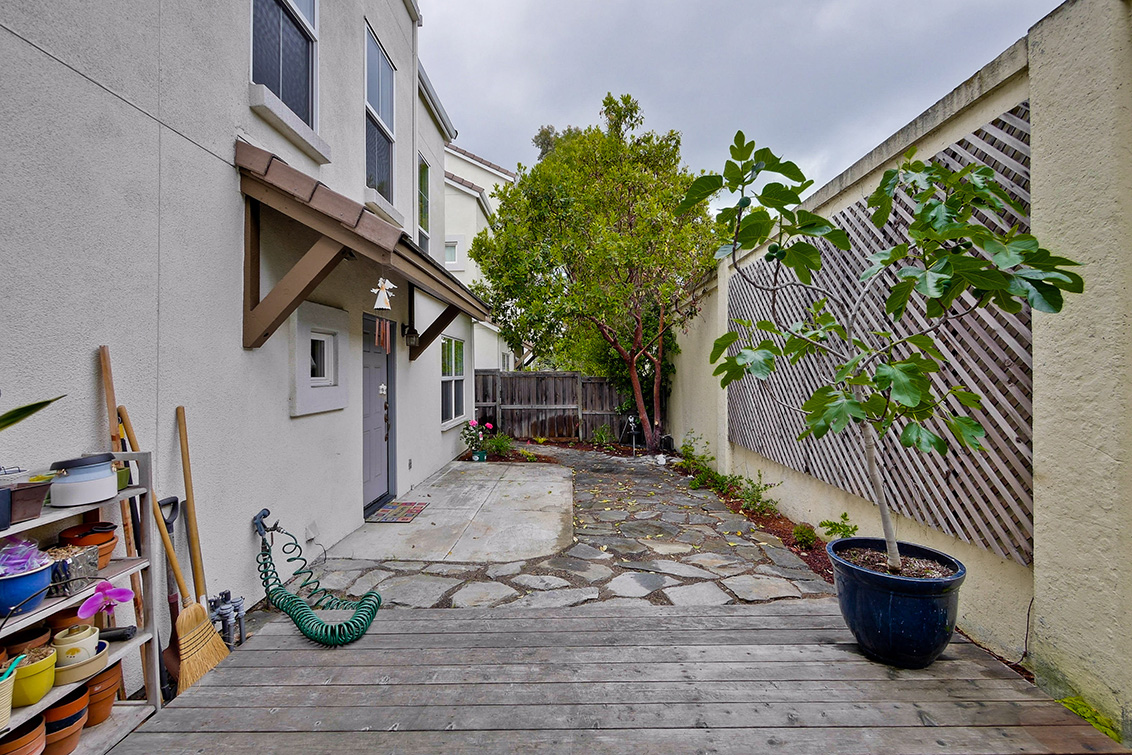 Backyard (E) picture - 127 Montelena Ct, Mountain View 94040