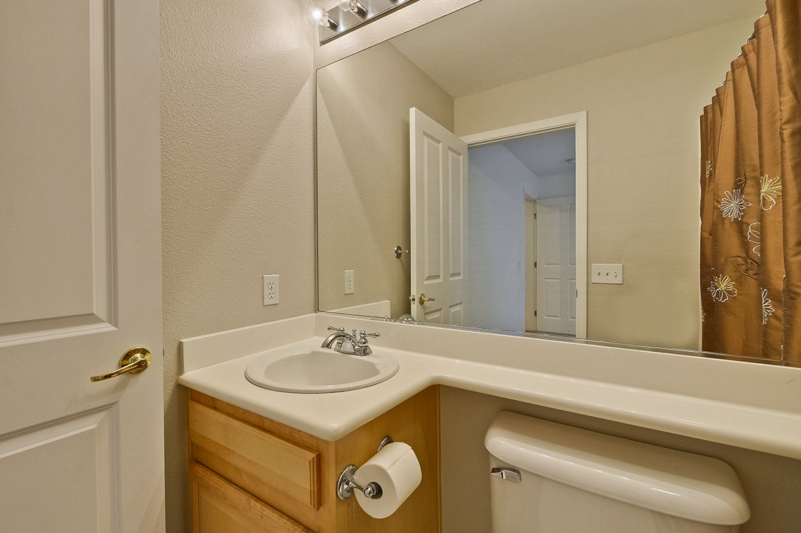 Bathroom 2 (B) picture - 127 Montelena Ct, Mountain View 94040