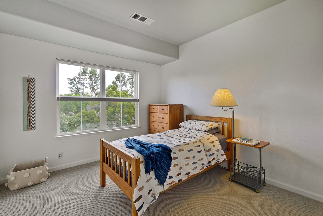 Bedroom 3 (A) picture - 127 Montelena Ct, Mountain View 94040