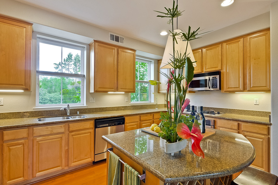 Kitchen (E) picture - 127 Montelena Ct, Mountain View 94040