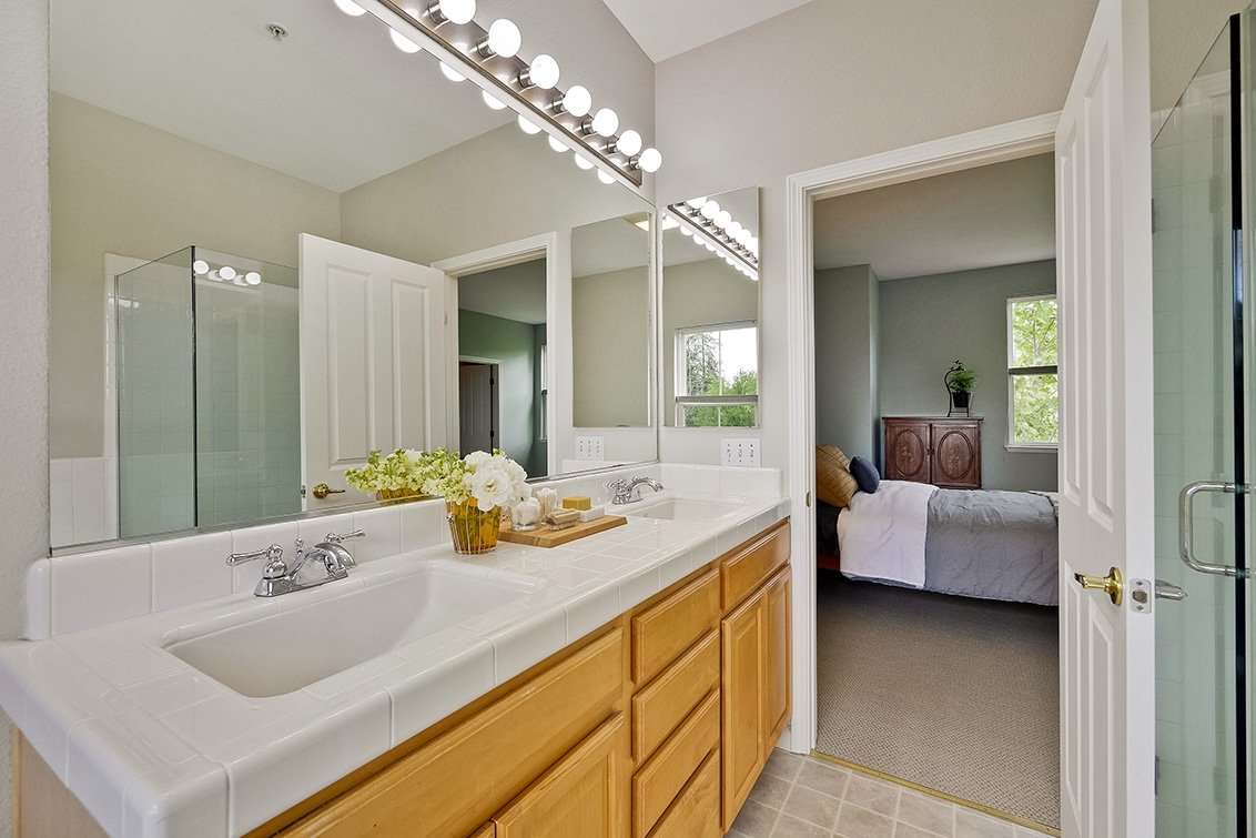 Master Bathroom (B) picture - 127 Montelena Ct, Mountain View 94040