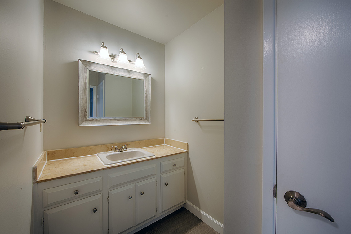 Bathroom (A) Picture - 1930 Mount Vernon Ct 2, Mountain View 94040 Bathroom (A) picture - 1930 Mount Vernon Ct 2, Mountain View 94040