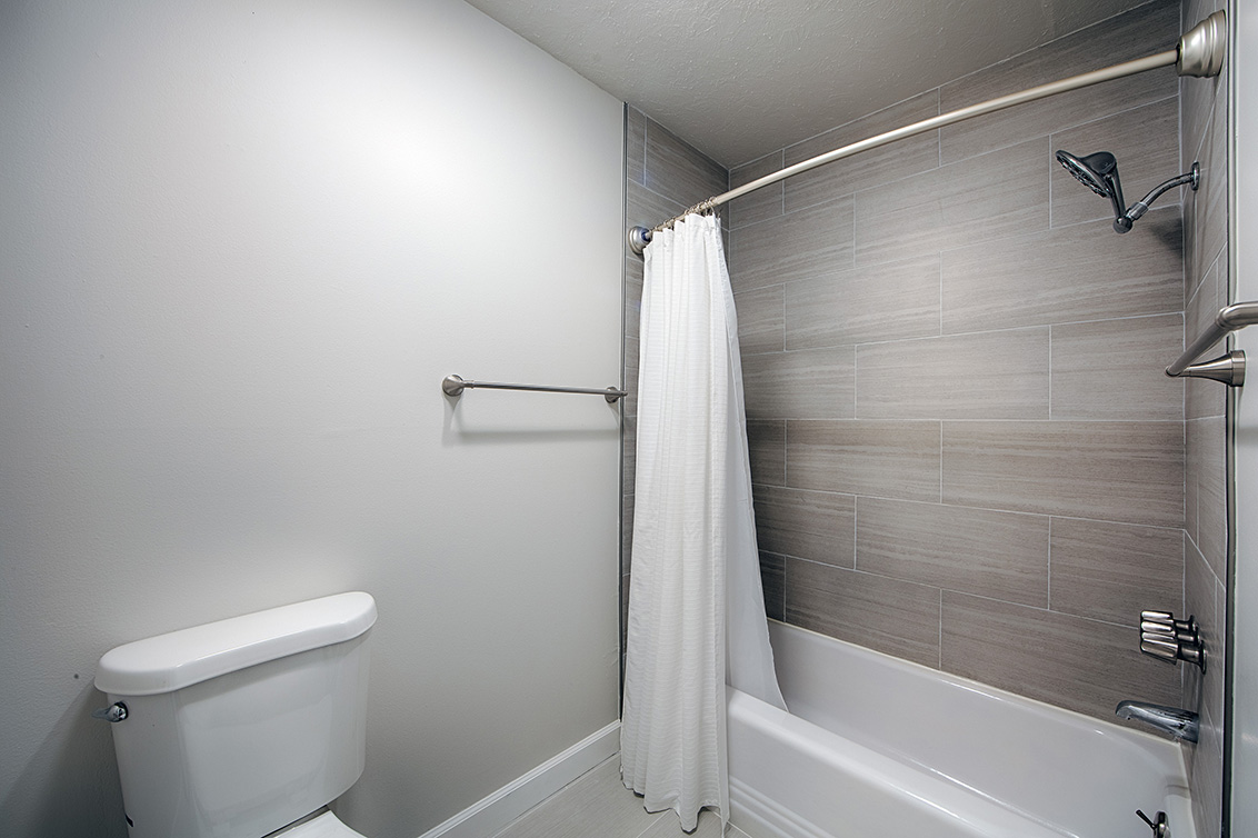 Bathroom (B) Picture - 1930 Mount Vernon Ct 2, Mountain View 94040 Bathroom (B) picture - 1930 Mount Vernon Ct 2, Mountain View 94040
