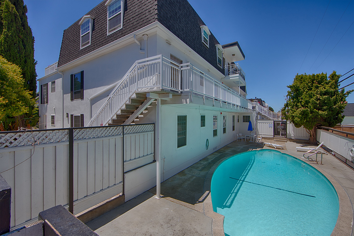 Swimming Pool (B) picture - 1930 Mount Vernon Ct 2, Mountain View 94040