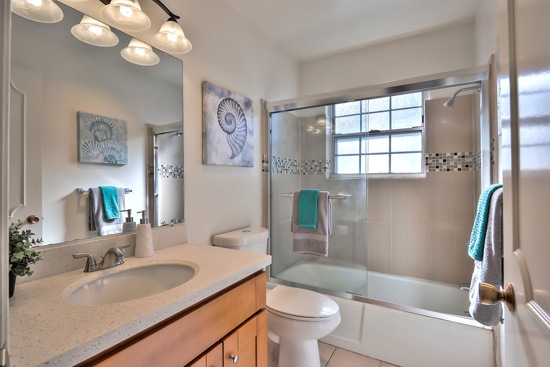 Bathroom 2 (A) Picture - 1945 Mount Vernon Ct 4, Mountain View 94040 Bathroom 2 (A) picture - 1945 Mount Vernon Ct 4, Mountain View 94040