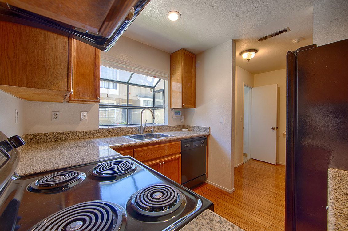 Kitchen (D) picture - 36871 Newark Blvd C, Newark 94560