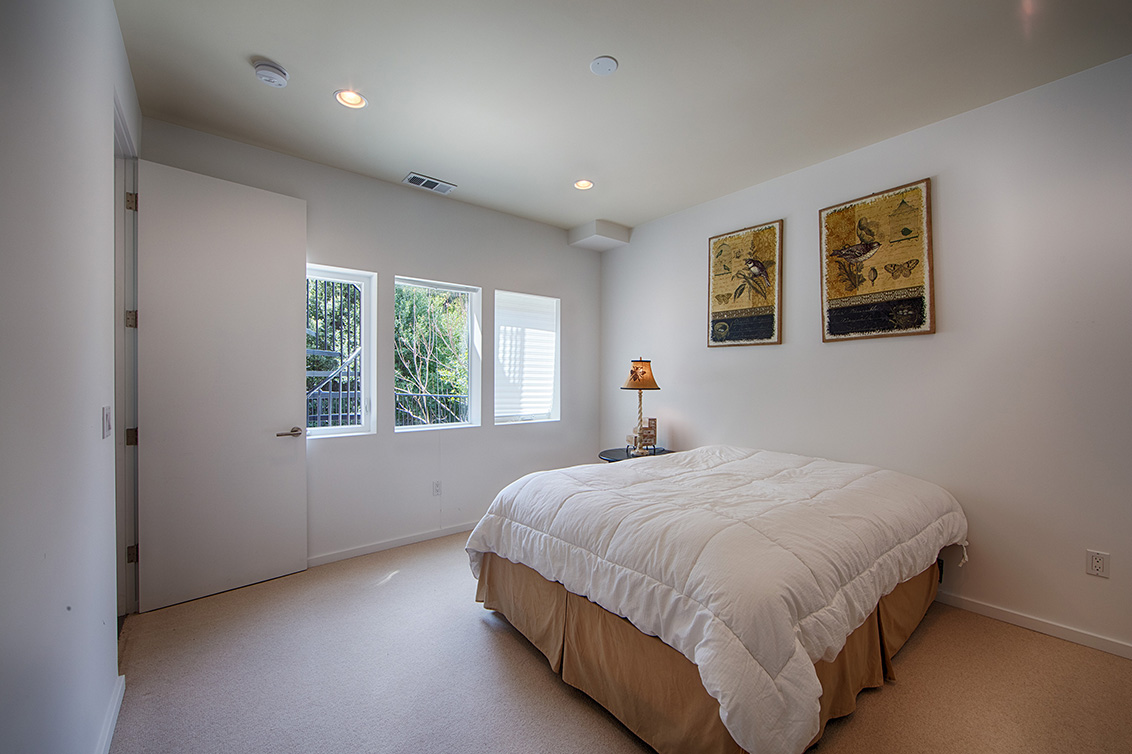 Downstairs Bedroom (B) picture - 16860 Quarry Rd, Los Gatos 95030