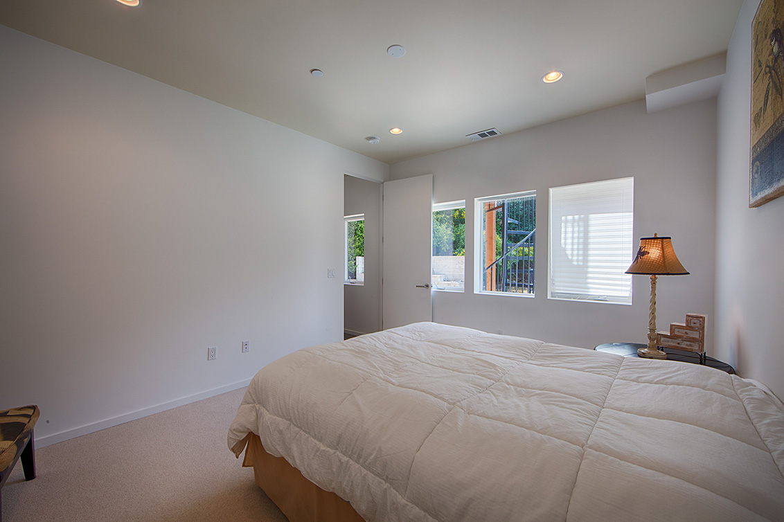 Downstairs Bedroom (C) picture - 16860 Quarry Rd, Los Gatos 95030