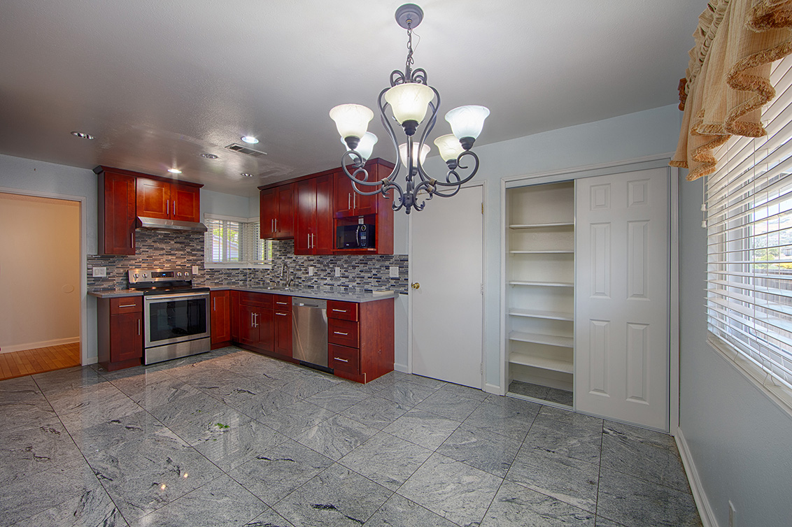 Dining Area (B) picture - 1723 Queens Crossing Dr, San Jose 95132